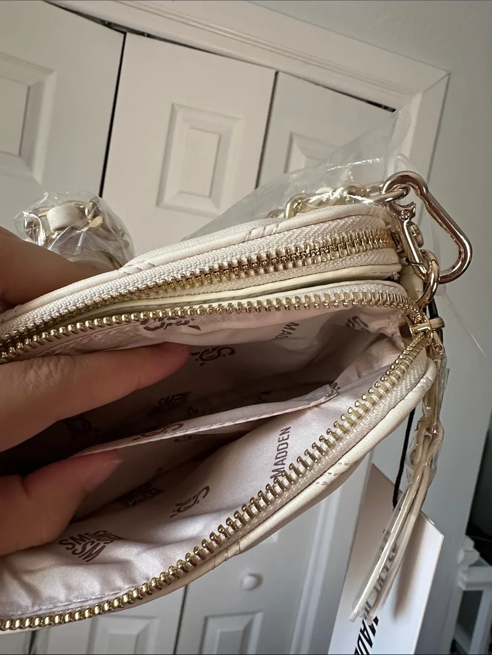Steve Madden Ivory Quilted Crossbody with Gold Chain - Picture 7 of 12